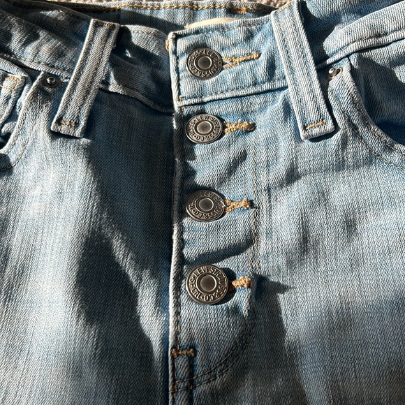 Women’s Levi Skinny Jeans - Picture 5 of 7